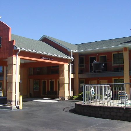 Days Inn By Wyndham Marietta White Water Exterior photo